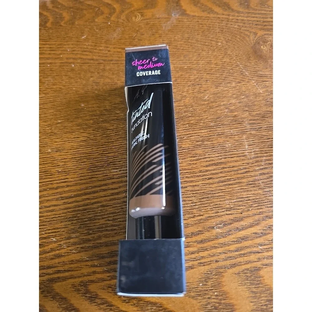 L.A.‎ Girl Tinted Foundation GLM768 WARM SIENNA, Buildable Natural, 1 fl oz